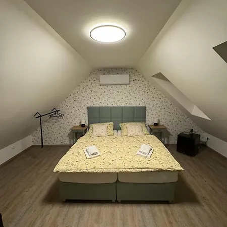 Penzion U Katalpy 3*